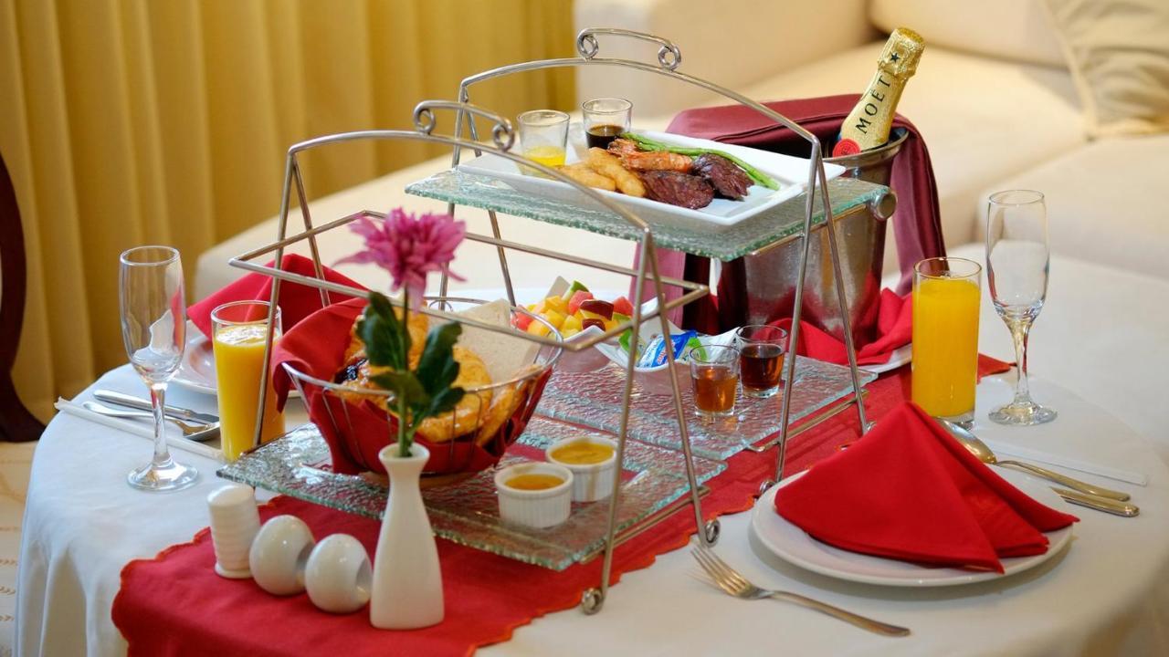 מלון Marco Polo Plaza סבו מראה חיצוני תמונה A champagne breakfast