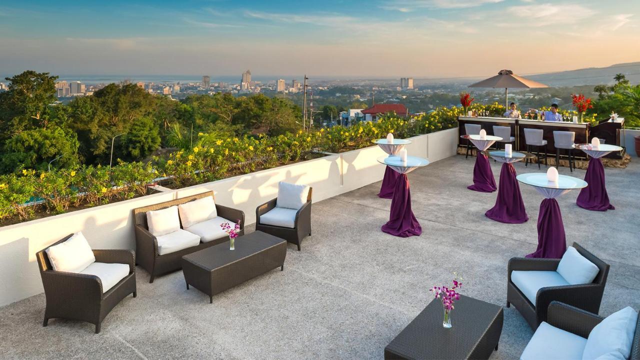 מלון Marco Polo Plaza סבו מראה חיצוני תמונה The rooftop bar at the hotel