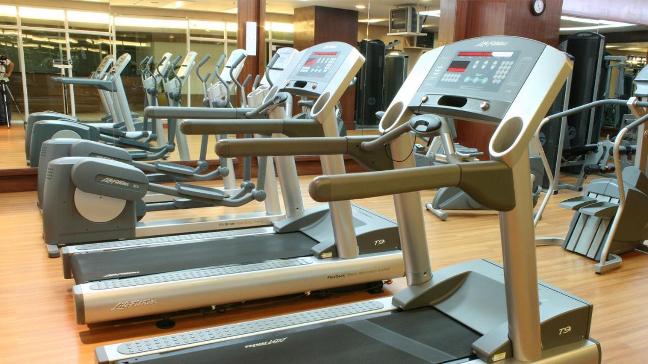 מלון Marco Polo Plaza סבו מראה חיצוני תמונה Treadmills in a gym