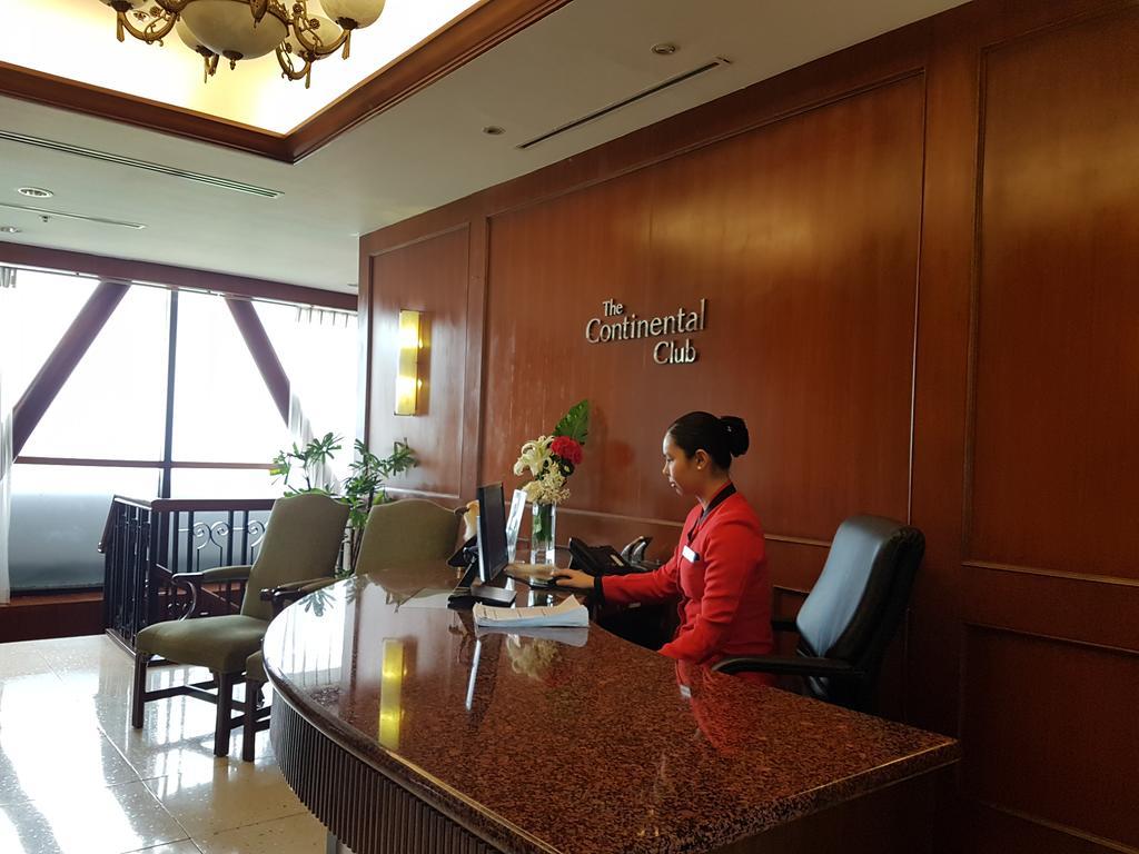 מלון Marco Polo Plaza סבו מראה חיצוני תמונה Concierge at the lobby of the hotel