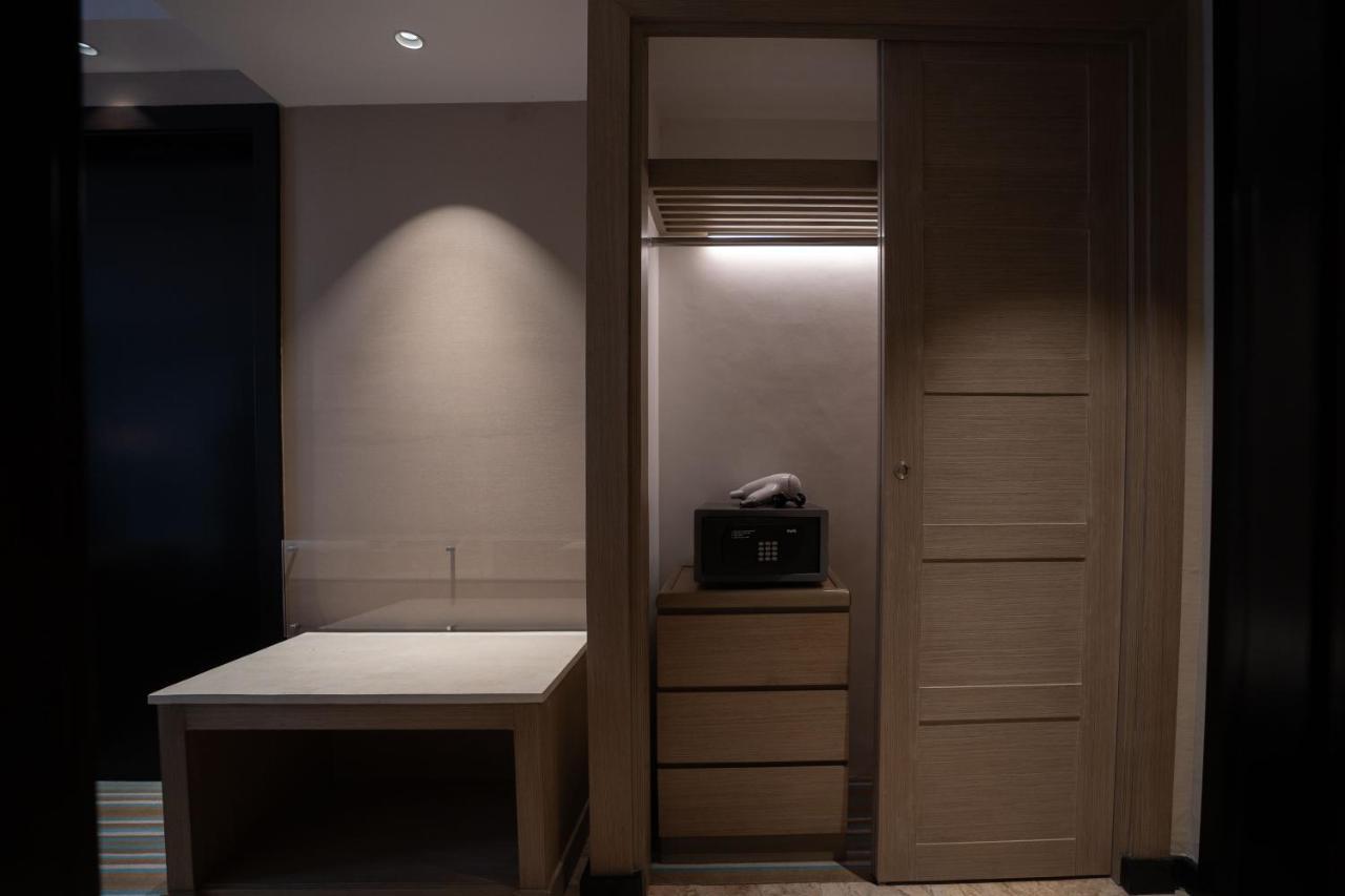 מלון Marco Polo Plaza סבו מראה חיצוני תמונה A safe in a hotel room
